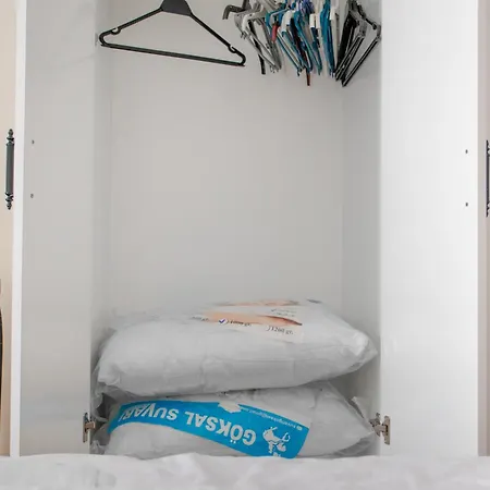 New Furniture, Zero Air Conditioning, Modern And Quiet 19 Apartment *