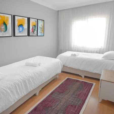 New Furniture, Zero Air Conditioning, Modern And Quiet 19 Apartment *